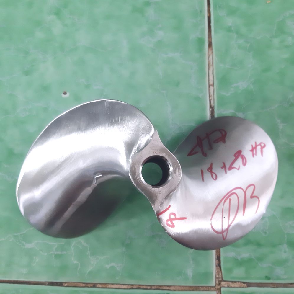 loại chân vịt inox 2 cánh thái ren16mm dùng cho máy xăng 18hp va 20hp