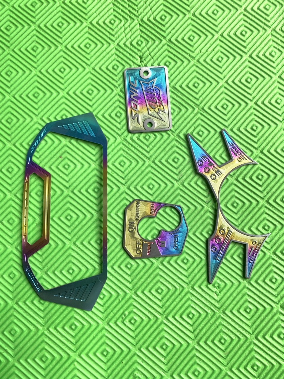 Bộ tem dán đồng hồ và chảng ba và ổ khóa và nắp tay dầu xe SONIC titanium