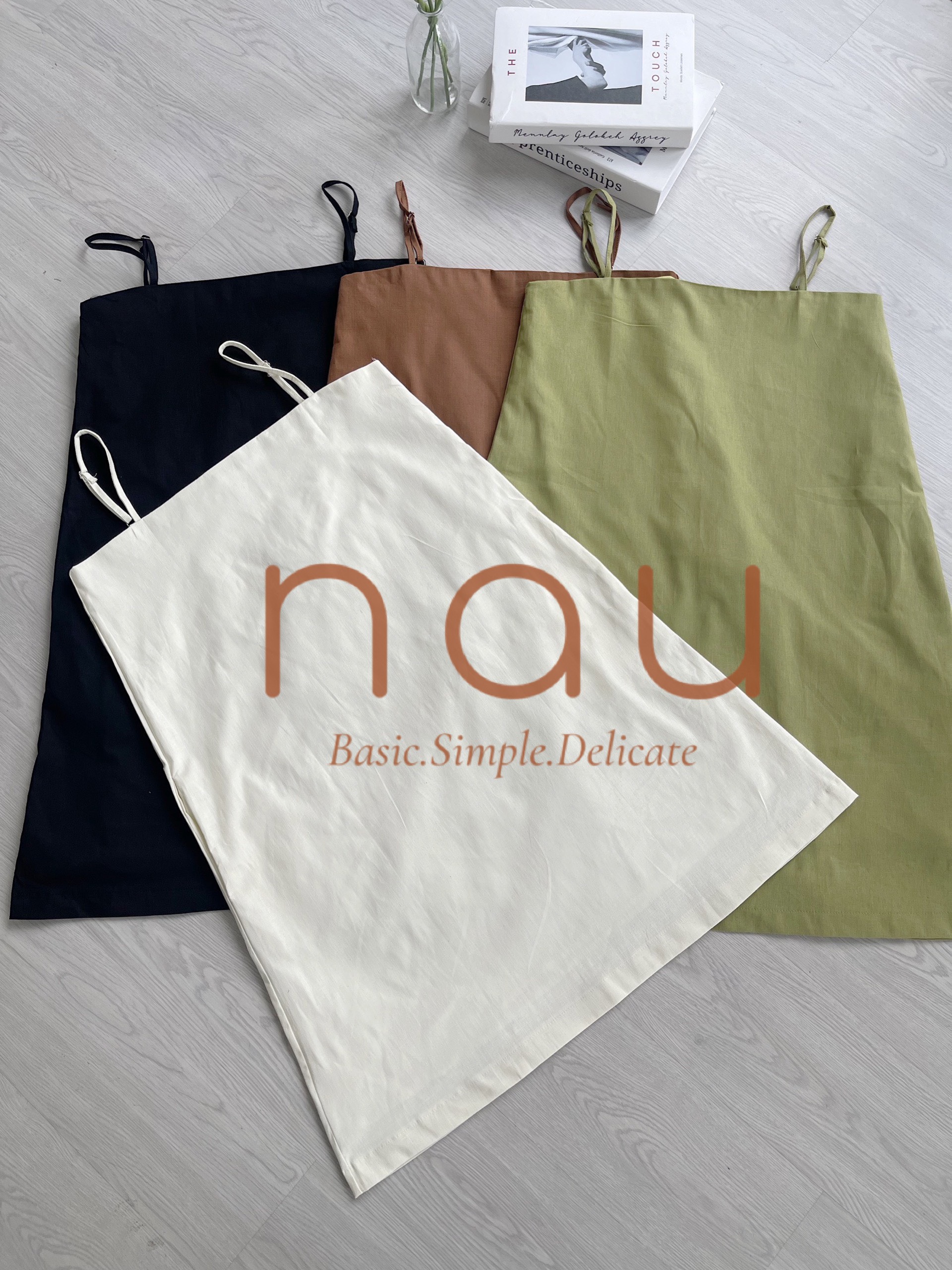 Đầm 2 dây linen dáng ngắn basic