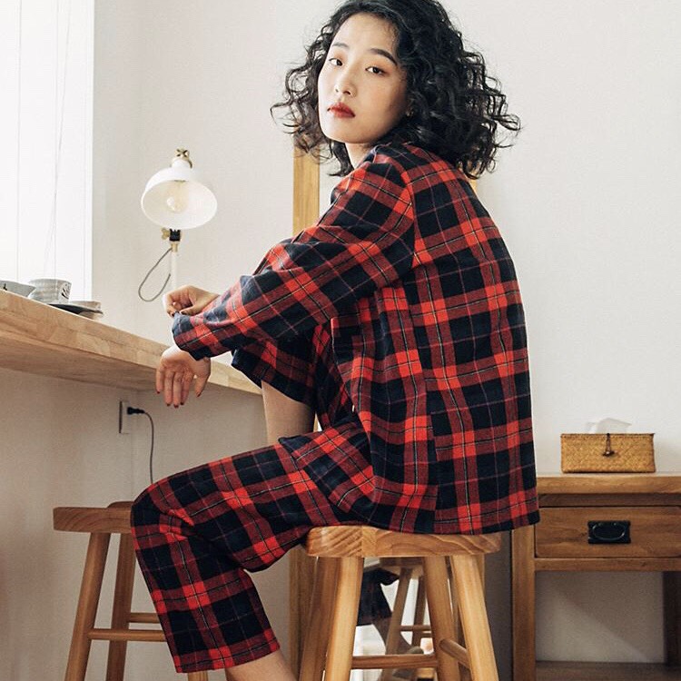 Bộ Pyjama thô cotton kẻ đỏ viền cổ trắng