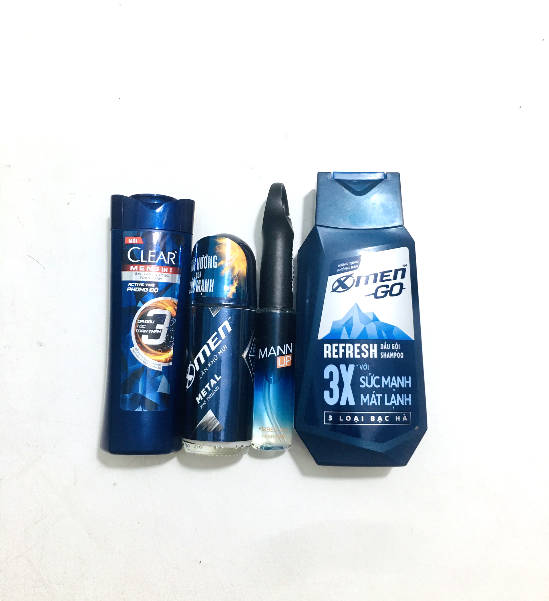 [HCM]Mua trọn bộ 4 món dành cho nam - Tặng 1 cây dao cạo râu: 1 xmen go 150g+ 1 lăn xmen 50ml+ 1 gội clear 70g+ 1 nước hoa mann up 22ml