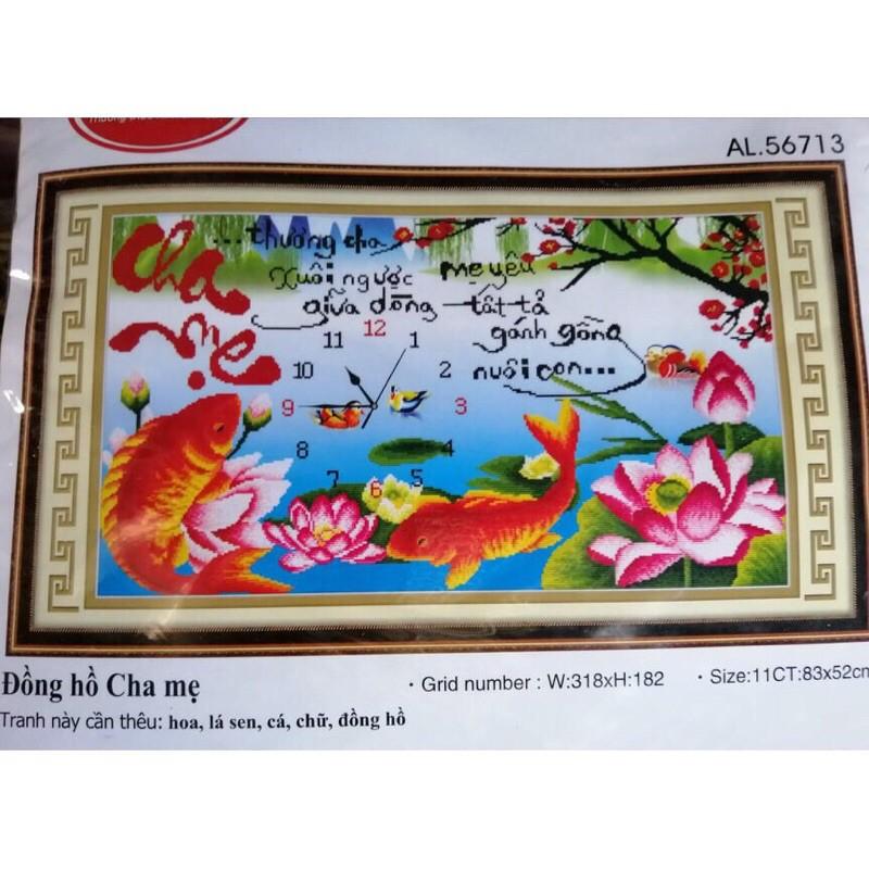 Tranh thêu chữ thập cha mẹ cá hoa sen đồng hồ 56713 - kích thước 83 * 52