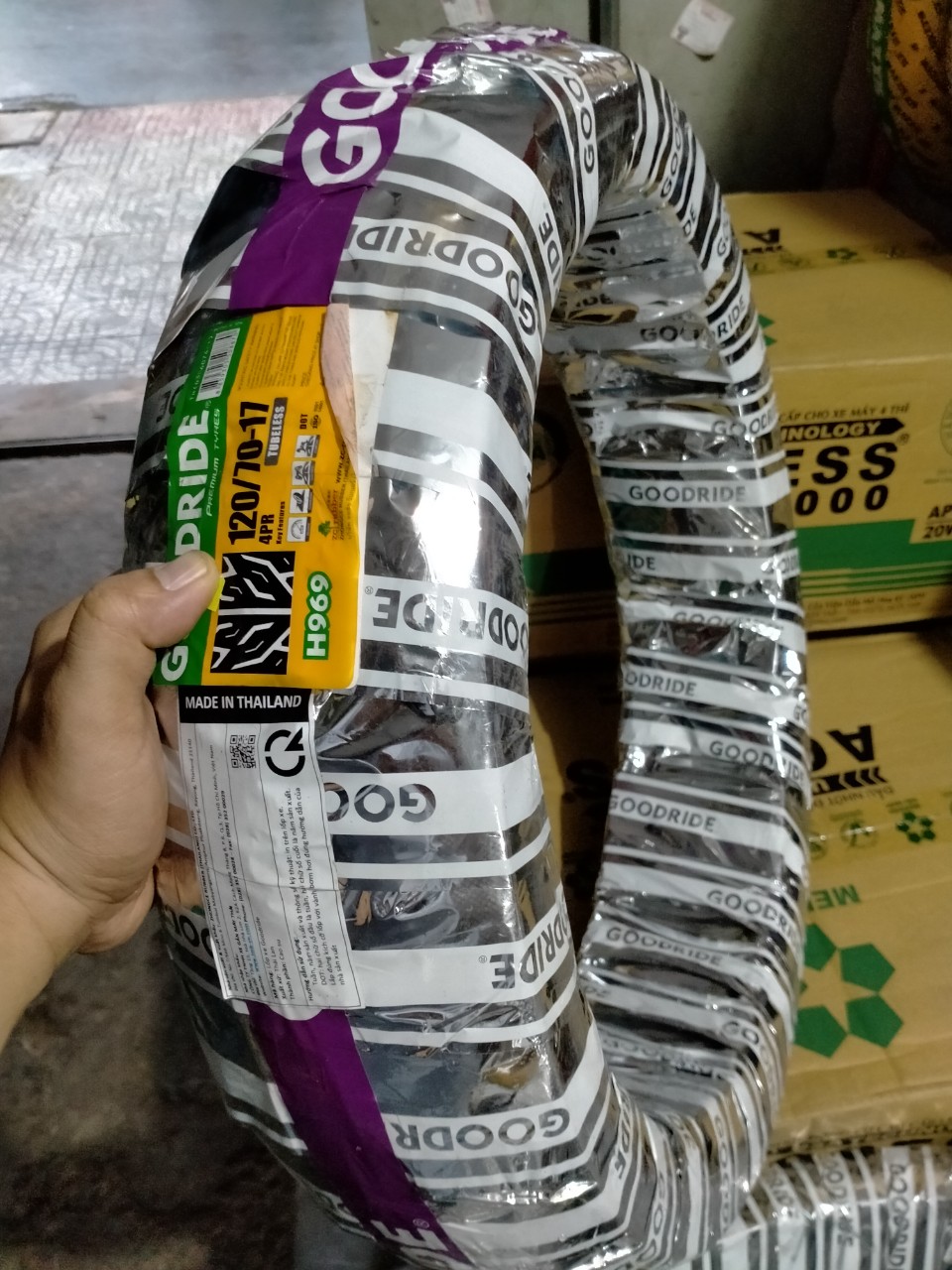 Vỏ không ruột size 120/70-17(TL) cho exciter150, winner150 hiệu Goodride gai H969, vỏ sau exciter150, winner size 120/70-17(TL) Goodride Thailan gai H969.