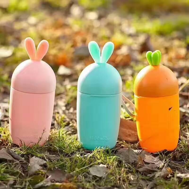 Bình nước hình cà rốt và tai thỏ đáng yêu