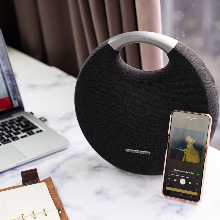 [HCM][Trả góp 0%](Phiên Bản Thượng Đẳng)Loa Harman Kardon Onyx Studio 5 đẳng cấp dàn loa hi-fi loa bluetooth Pin Lithium-ion dung lượng ~3.300mAh Chất âm tinh tế khả năng kết nối kép Loa Chất Âm Tuyệt Vời Sống Động