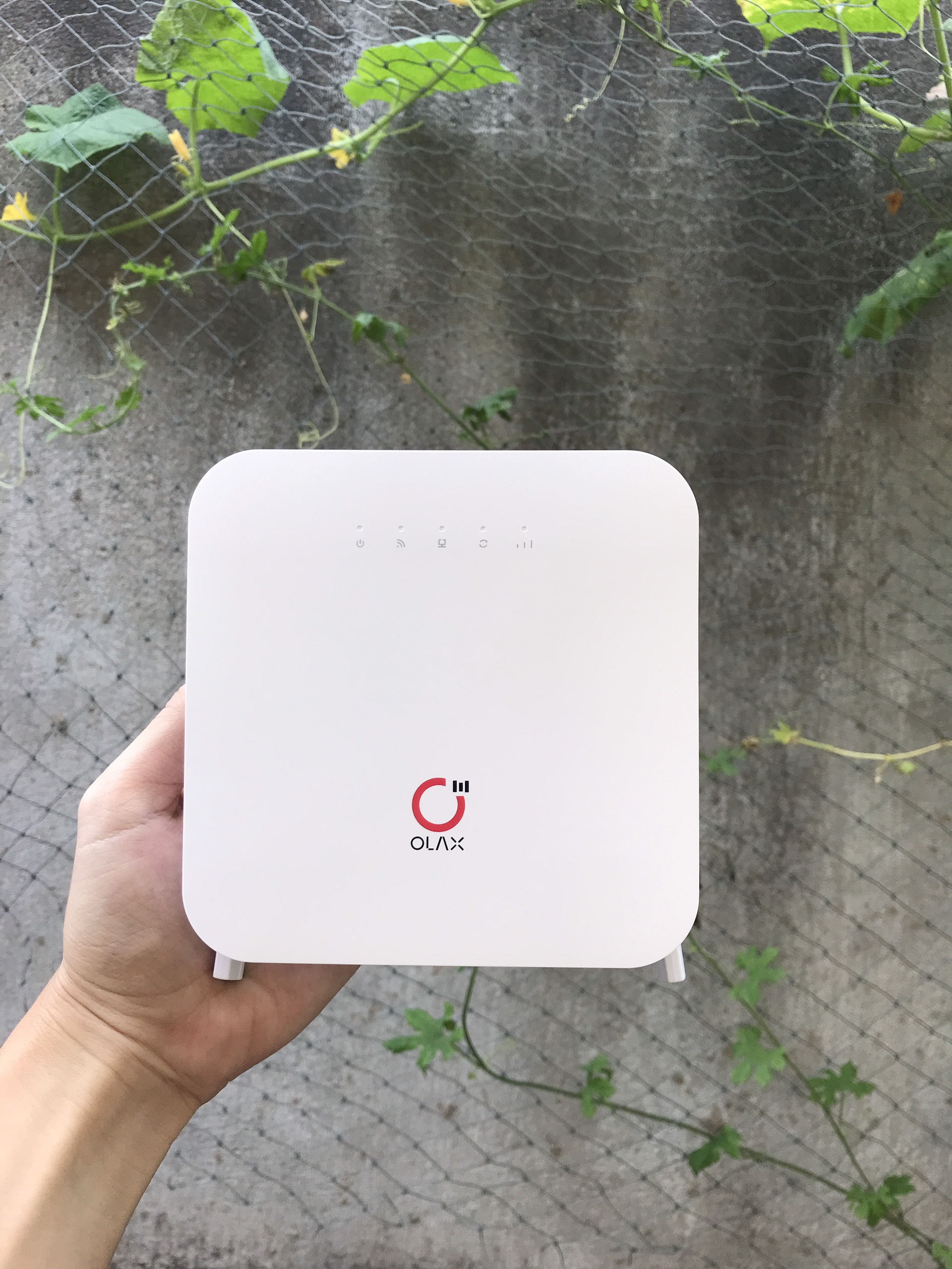 Bộ phát Wifi 4G Olax AX6 Pro - Ax5 Pro, tốc độ 300Mbps cắm điện trực tiếp gắn được Pin 4000mAh