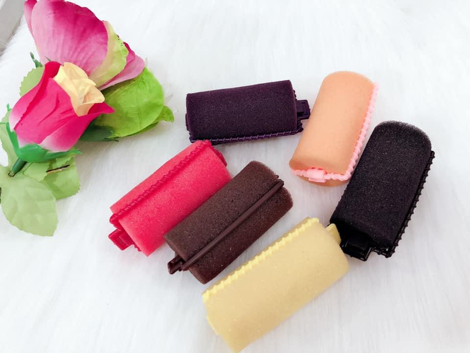 Set 2 cặp ống cuốn tóc, giúp tóc xoăn vào nếp, giao màu ngẫu nhiên.