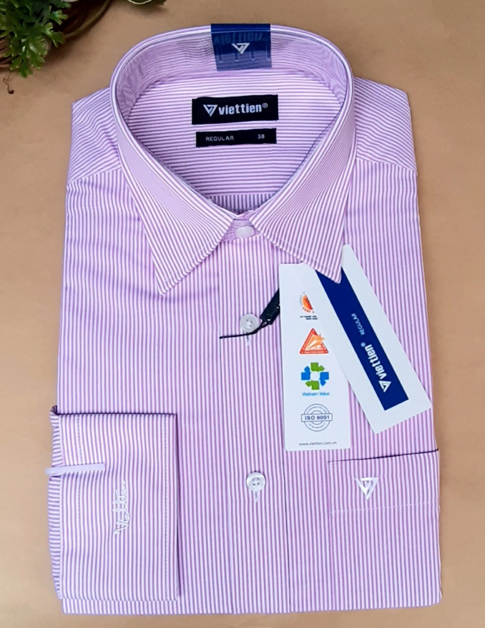 ÁO SƠ MI NAM VIỆT TIẾN, DÀI TAY, DÁNG ÔM VỪA, REGULAR FIT, CHẤT LIỆU 35% COTTON, 65% POLYESTER