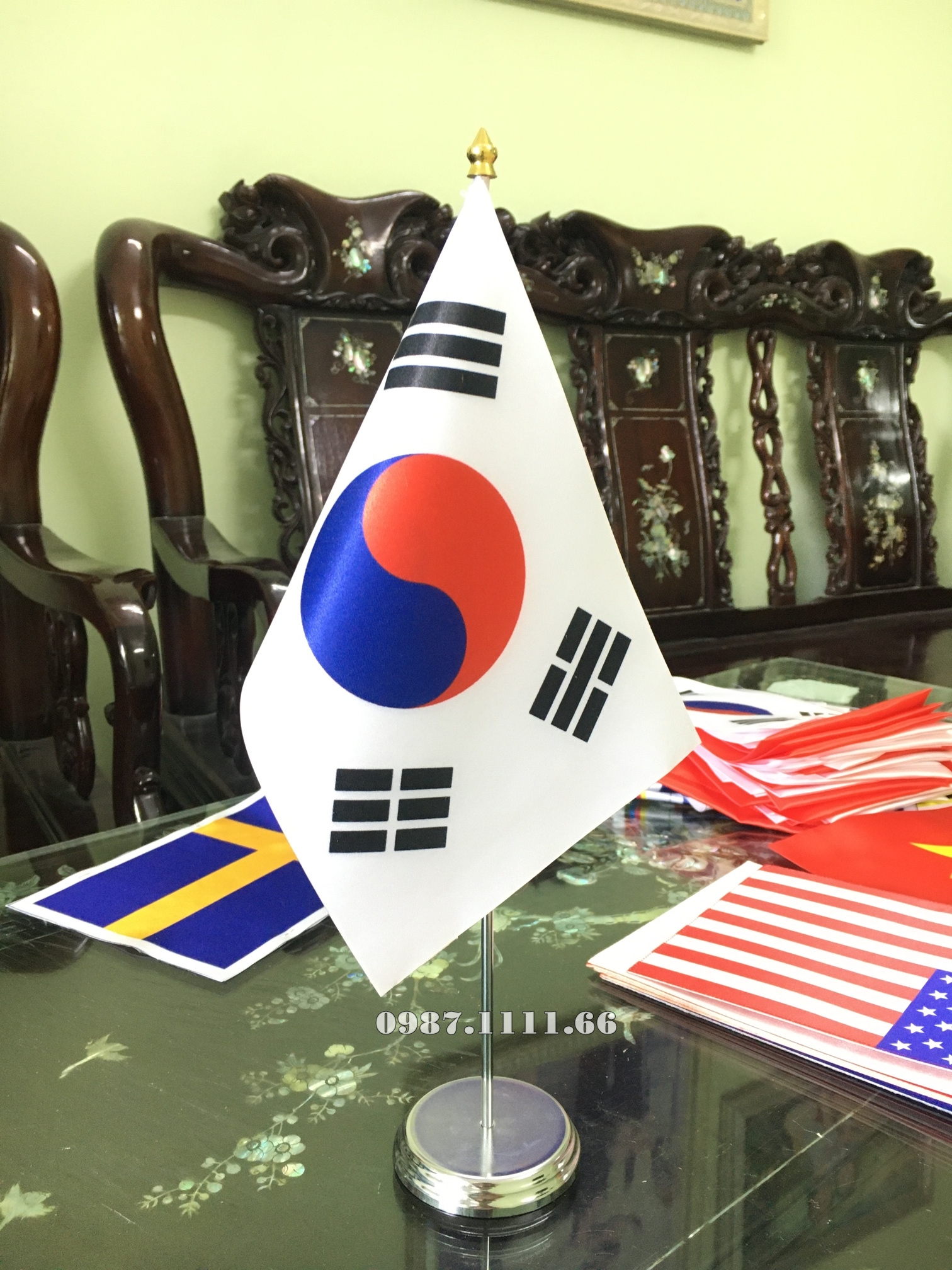 Cờ Để Bàn Làm Việc Đế Inox cắm 1 cờ Hàn Quốc Chất liệu vải phi bóng in chuyển nhiệt