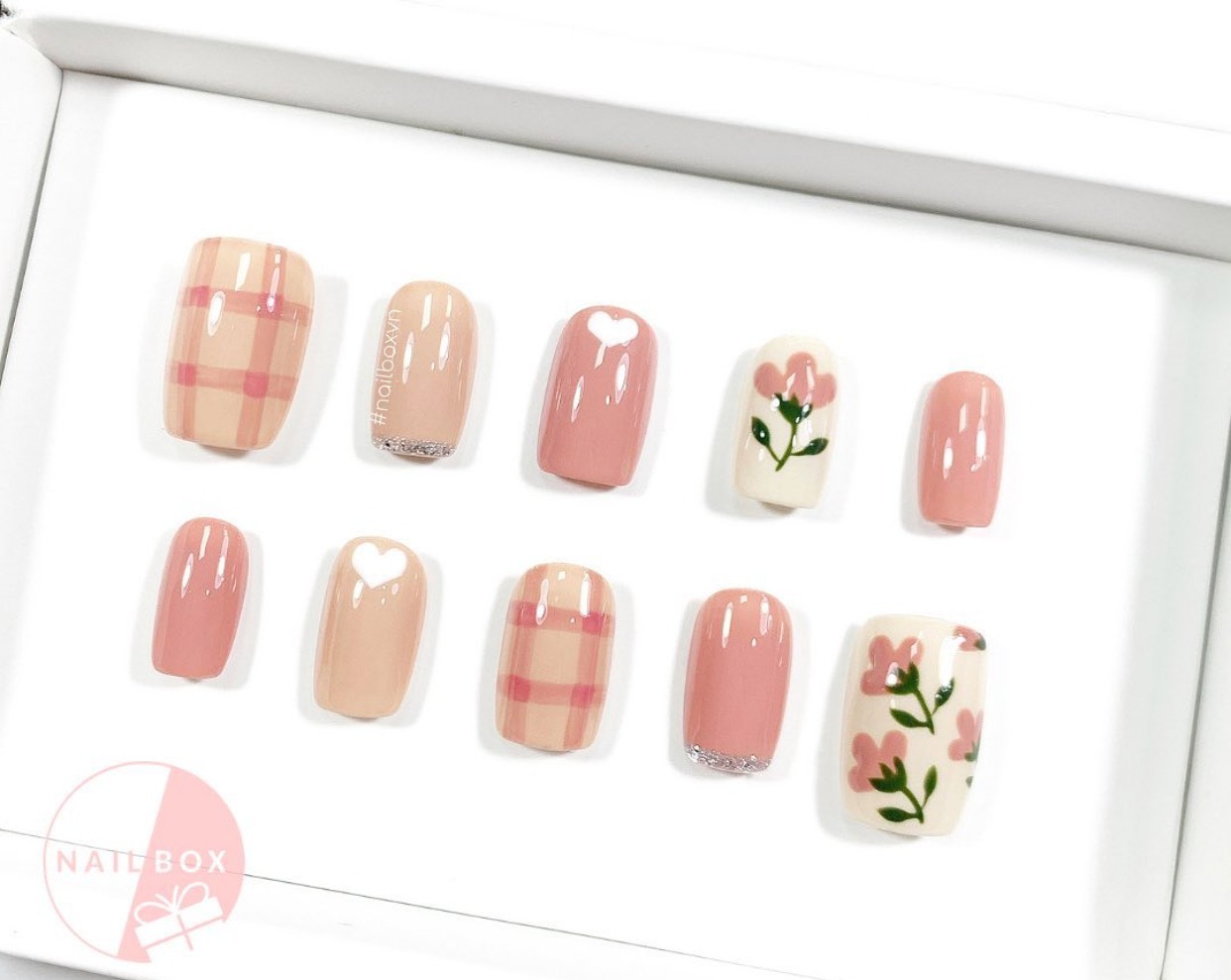 Nailbox mau hong - thiet ke theo form khach dat
