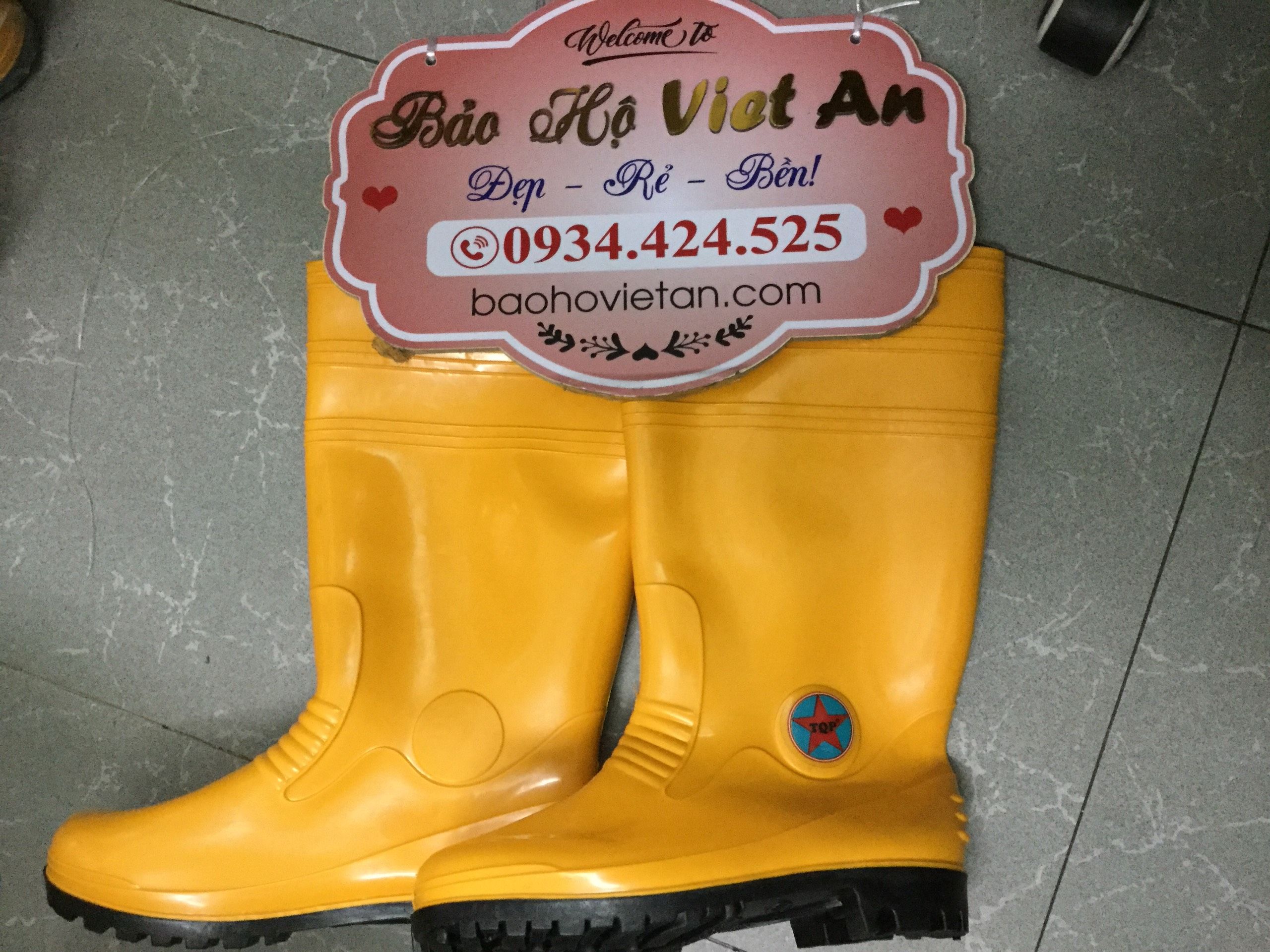 Ủng kho lạnh vàng đế đen form đứng- Hình chụp thật