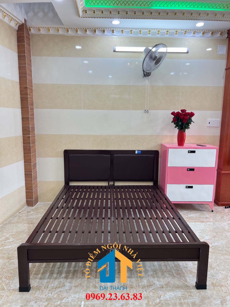 Giường  sắt hộp kích thước 1m4 x 2m kiểu gỗ Đại Thành