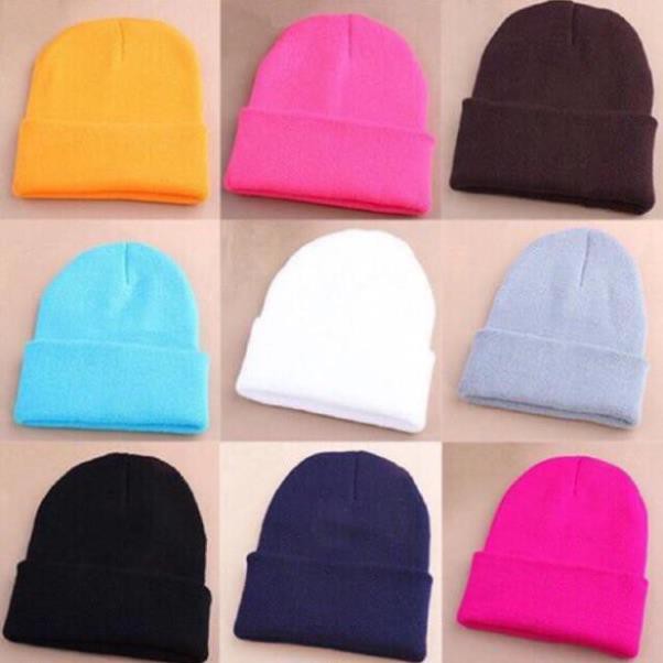 Mũ len beanie nhiều màu.