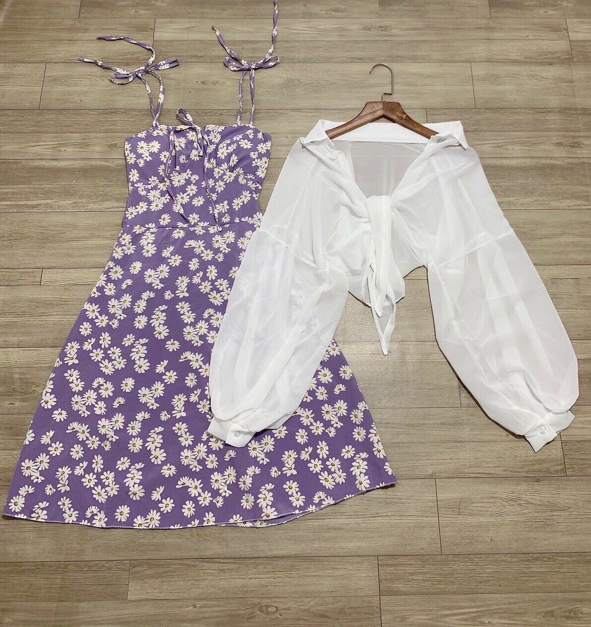 Sét 2 món đầm nữ hai dây in hoa cúc màu tím kèm áo sơ mi trắng