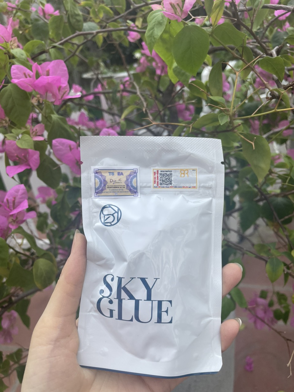 Keo sky trong keo tàng hình là dòng chân keo trắng phù hợp để tạo fan mi