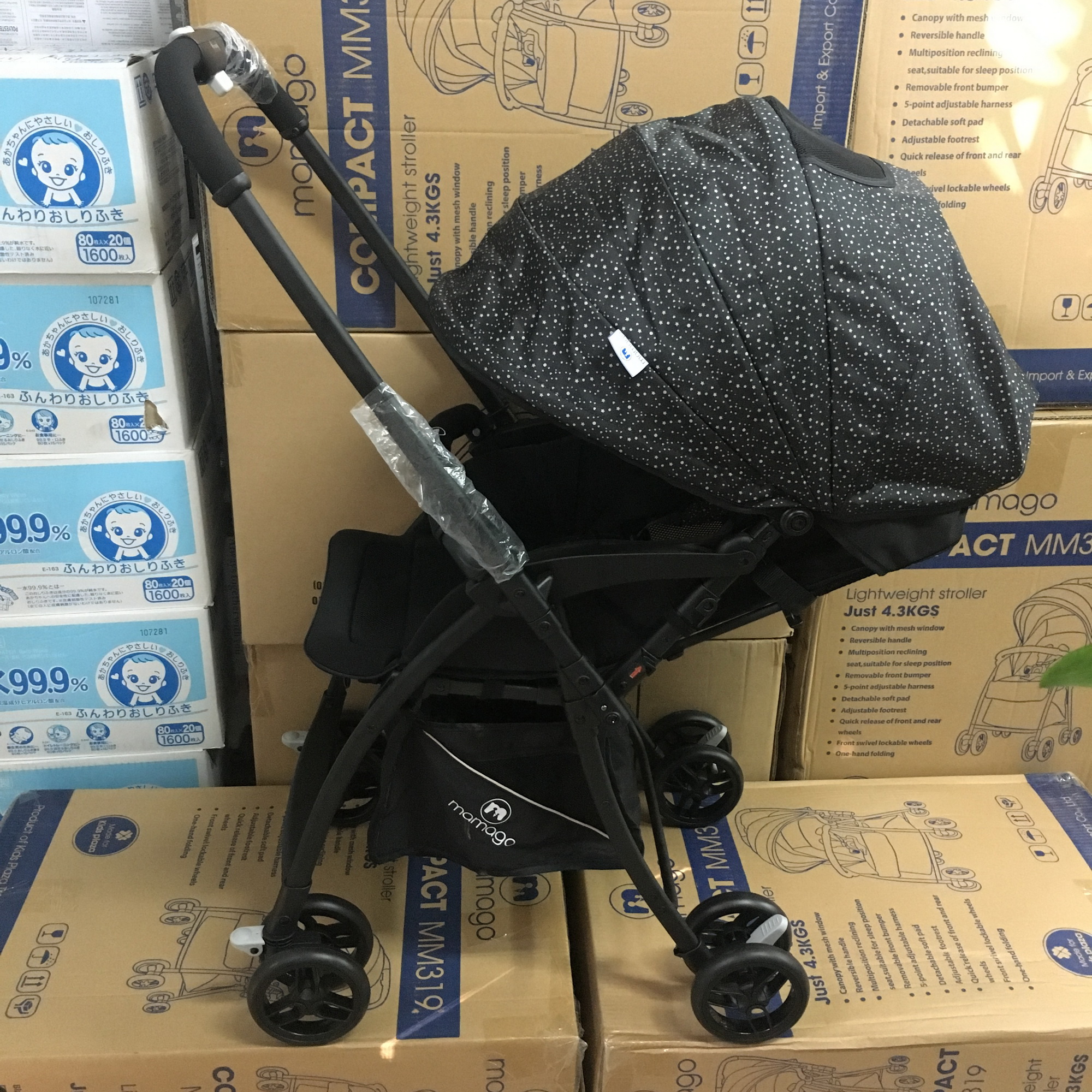 Xe đẩy em bé Kids Plaza Compact 319 màu đen
