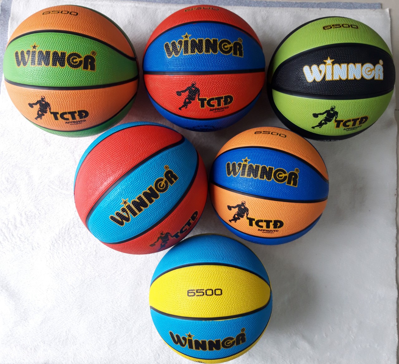 quả bóng rổ số 7 WINNER cao su thiên cao cấp(tặng kèm kim túi lưới+đôi tất dài)