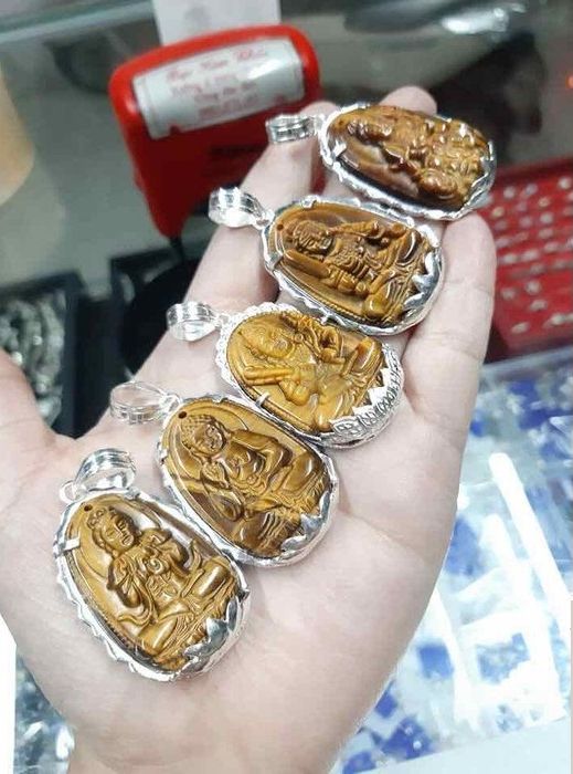 Mặt dây chuyền phật bản mệnh mắt hổ bọc bạc