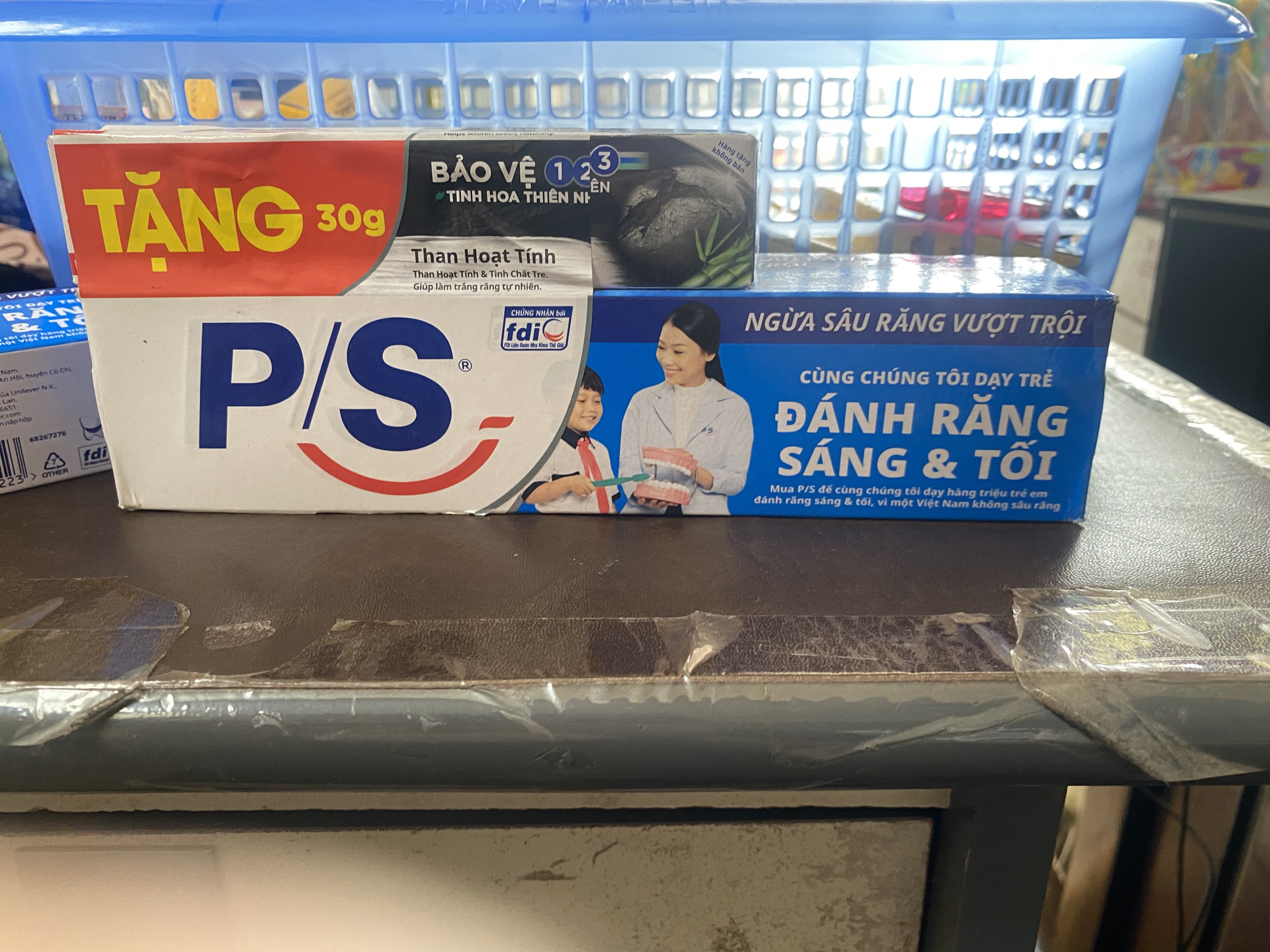 Kem đánh răng PS ngừa sâu răng vượt trội cùng đánh răng sáng và tối 180g Tạp hóa HIền Trang mart