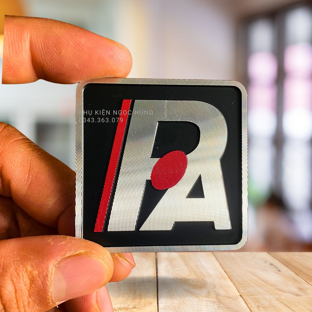 Logo loa nhôm pa dán thùng loa 4x4cm - 2 tem