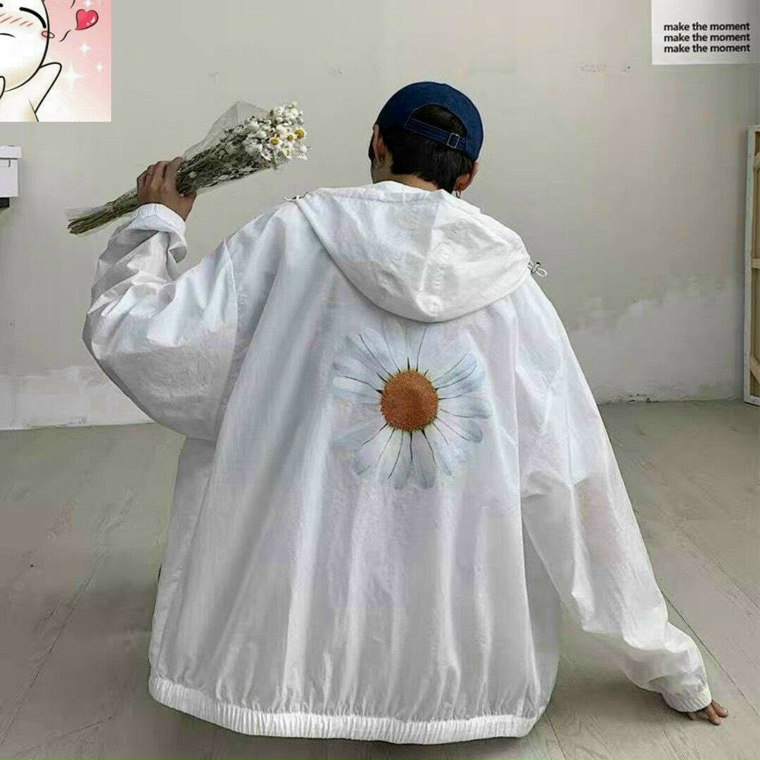 Áo khoác du hình hoa cúc de thương trong mùa he