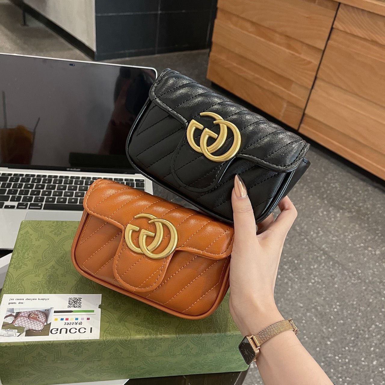 Túi xách nữ đeo chéo Gờ C trần chéo size 18