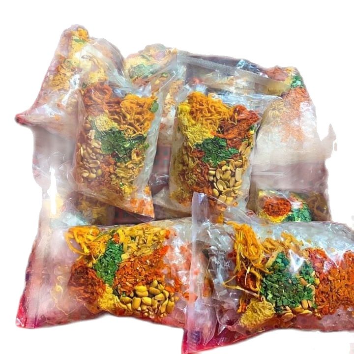 1 bịch bánh tráng trộn nước sốt me dầu điều khô bò khô mực hành phi đậu phông muối tắc .
