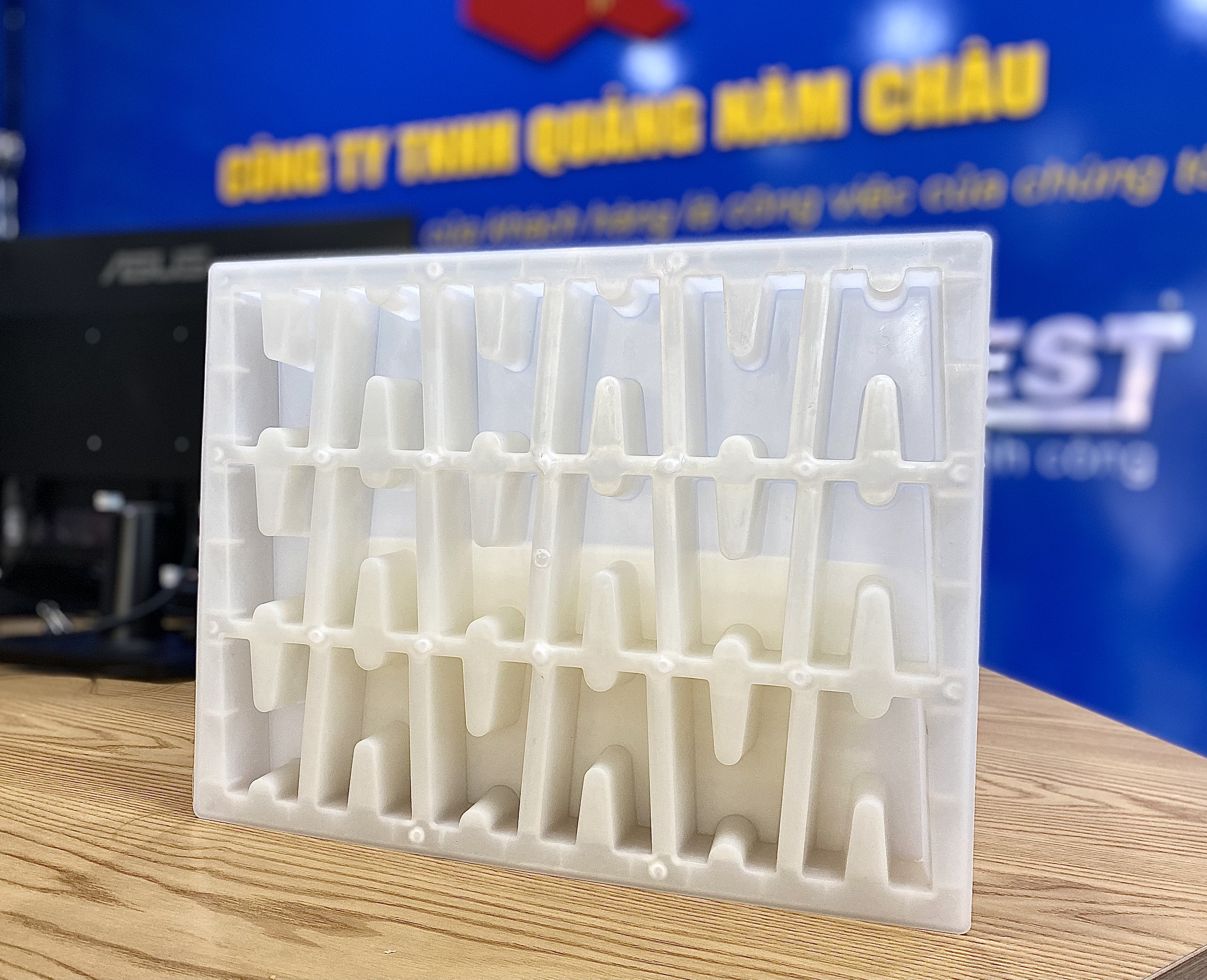 Khuôn đúc con kê bê tông H08 (18 viên)