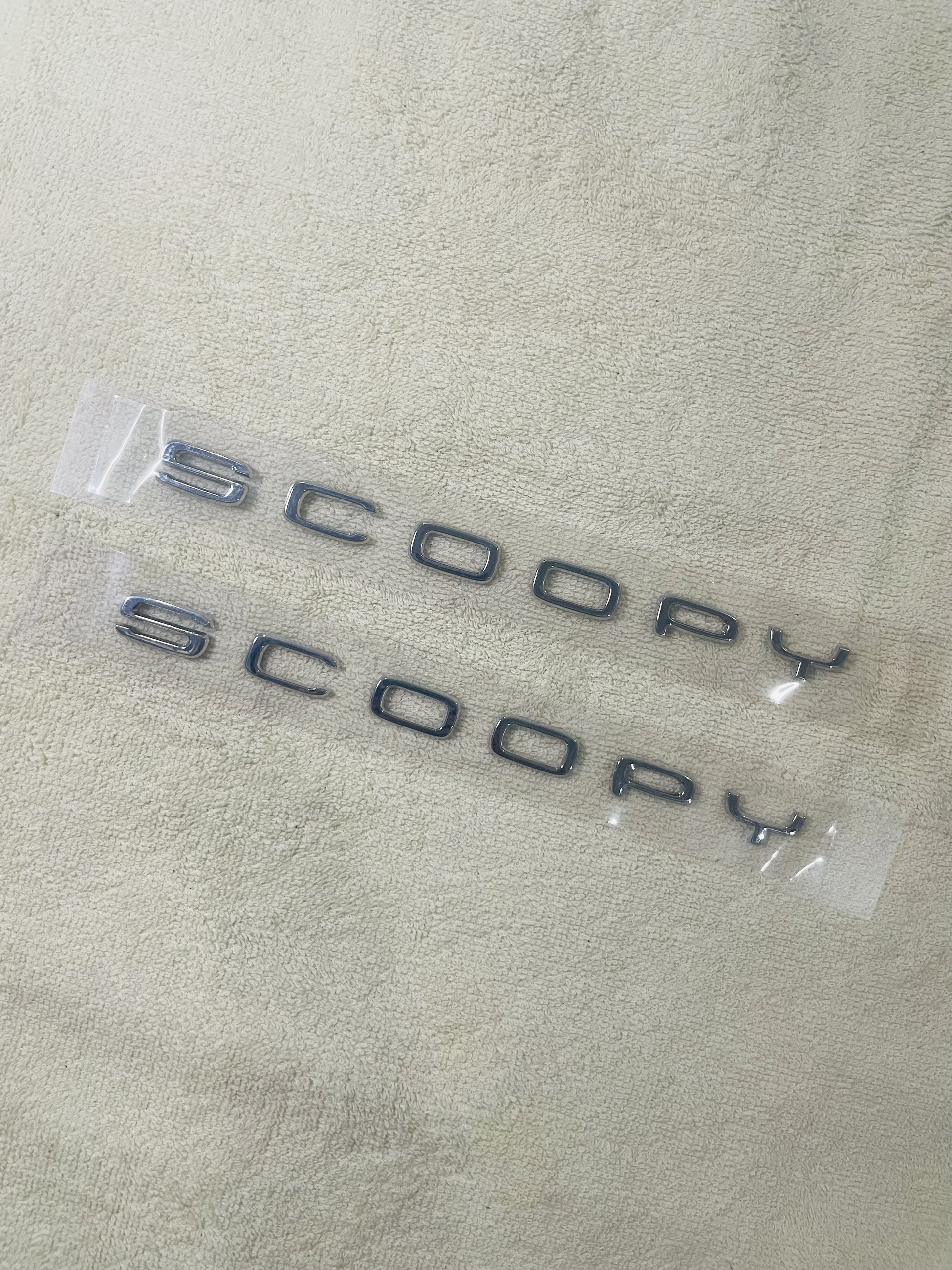Cặp 2 tem zin dán xe máy nhựa cứng logo scoopy màu bạc chuẩn zin theo xe siêu sắc nét