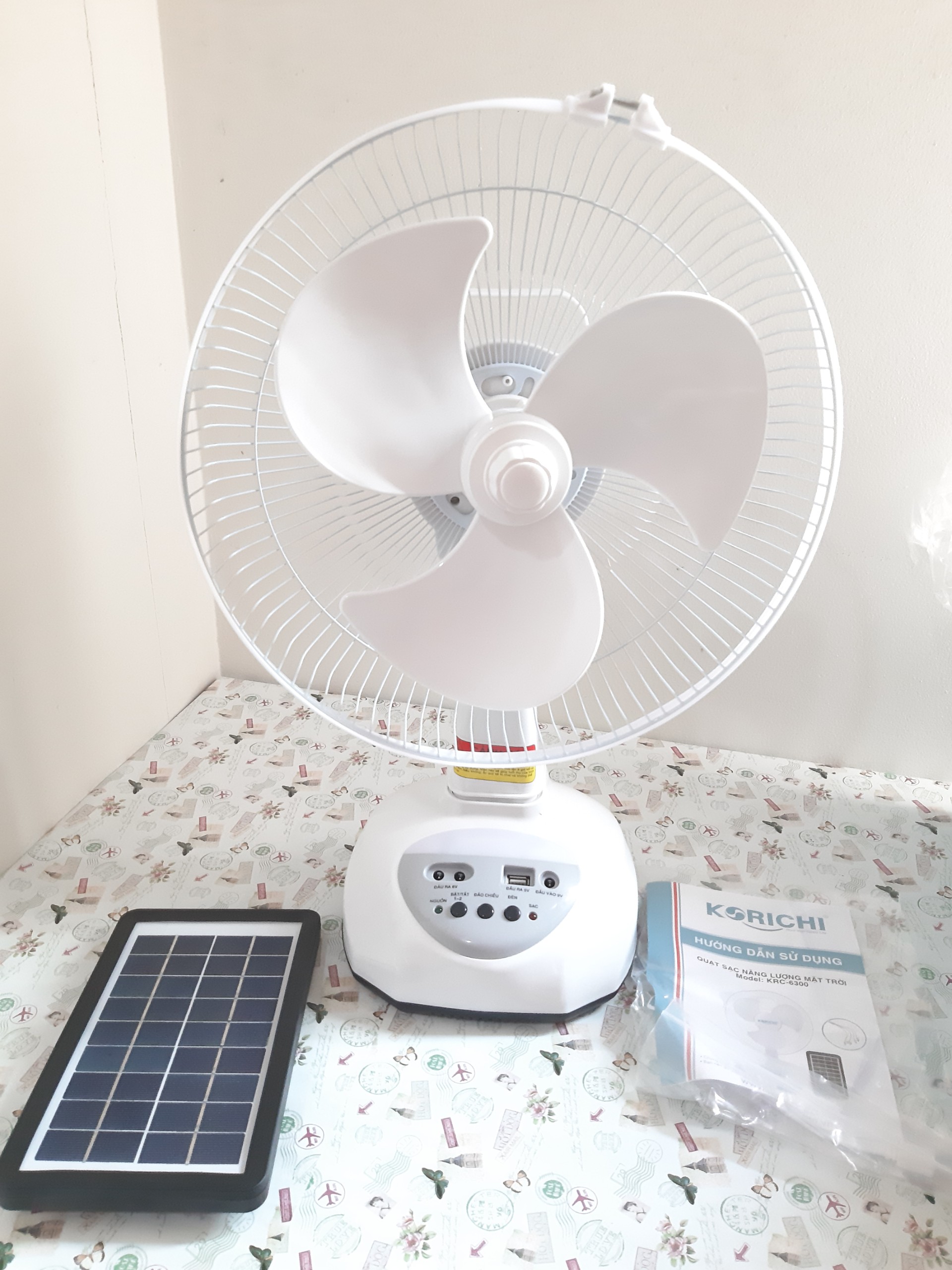 [QUẠT TÍCH ĐIỆN] Quạt Sạc Tích Điện [Năng Lượng Mặt Trời]KORICHI KRC-6300 Tích Hợp Đèn LED Sạc USB - Chính Hãng