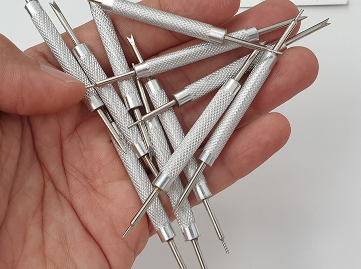 Tặng TOOL tháo lắp dây đồng hồ khi mua hàng tại Casio Quốc Tế