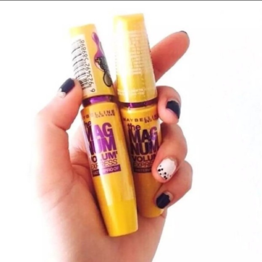 Mascara vàng Maybeline làm mi dày, dài thêm