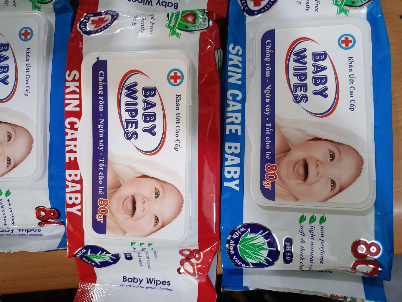 Combo 20 gói khăn ướt.