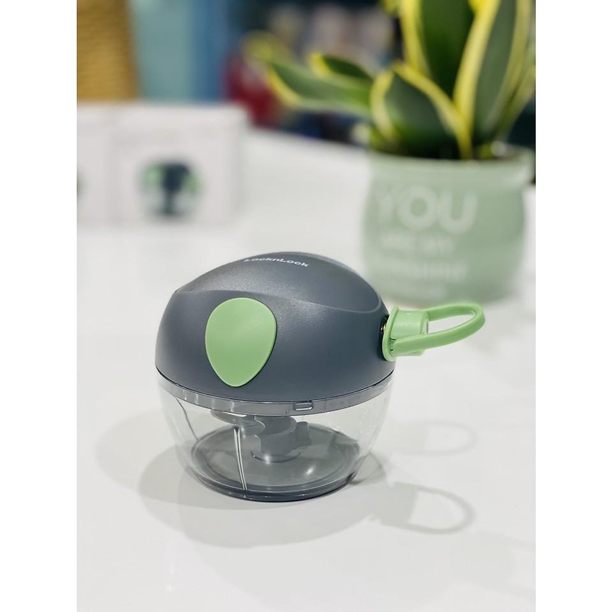 Cối xay thịt mini Lock & Lock hình chú heo CKS321GRN - dụng cụ băm nghiền nhuyễn hành tỏi ớt bằng tay