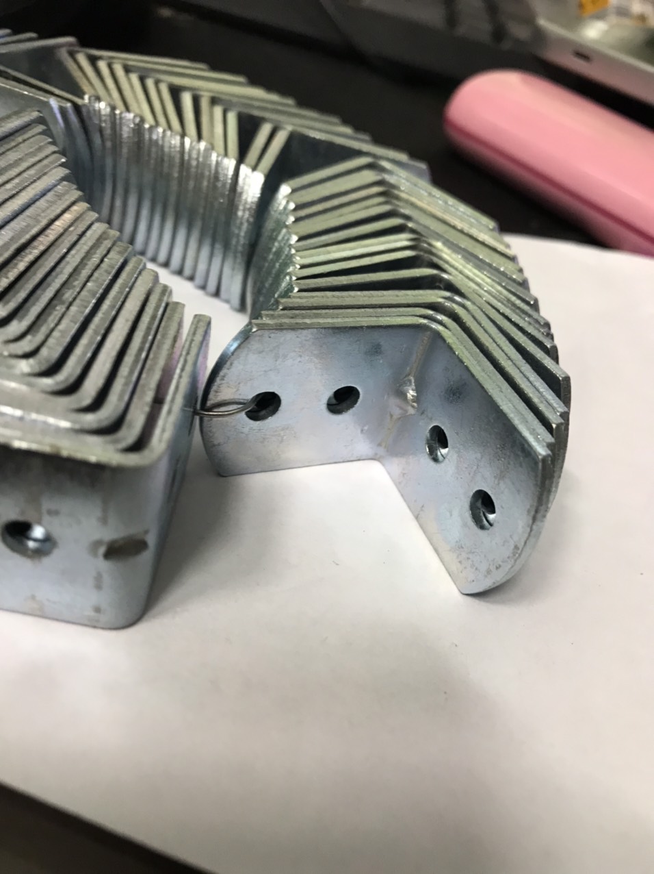 ke góc sắt bo tròn 25 X30 DÂY 1.8 ( 1 bó = 50C )