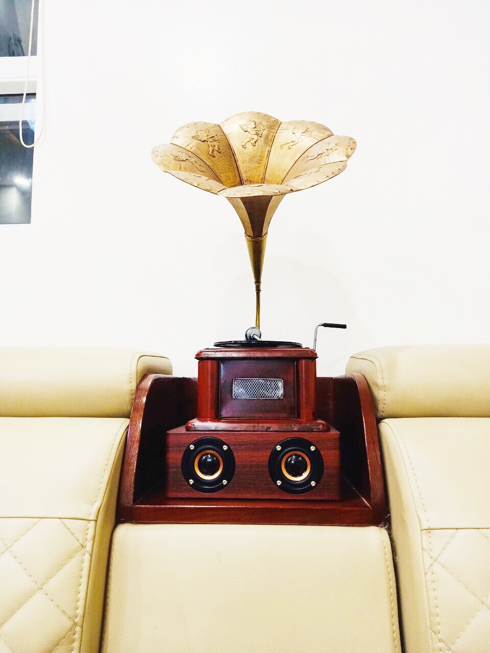 MÁY HÁT LOA KÈN ĐỒNG NGHE NHẠC QUA THẺ NHỚ BLUTOOTH ĐÀI FM