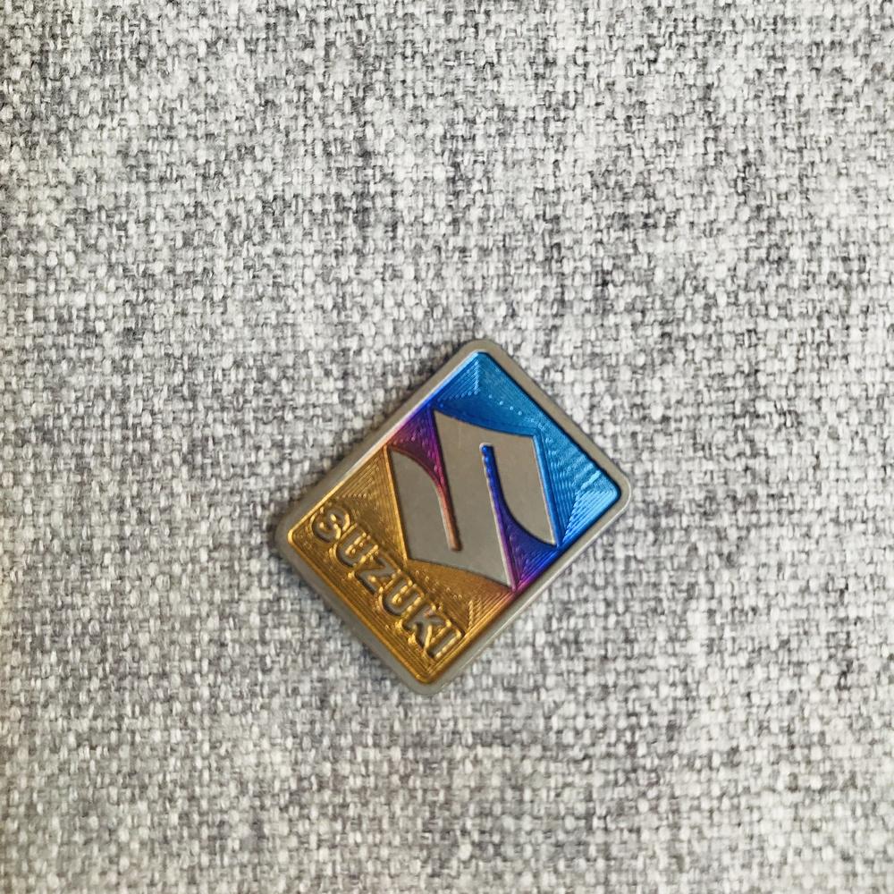 [NHỎ NHƯNG CÓ VÕ] HUY HIỆU LOGO SUZUKI TITAN TRANG TRÍ DÁN XE SIÊU CHẮC