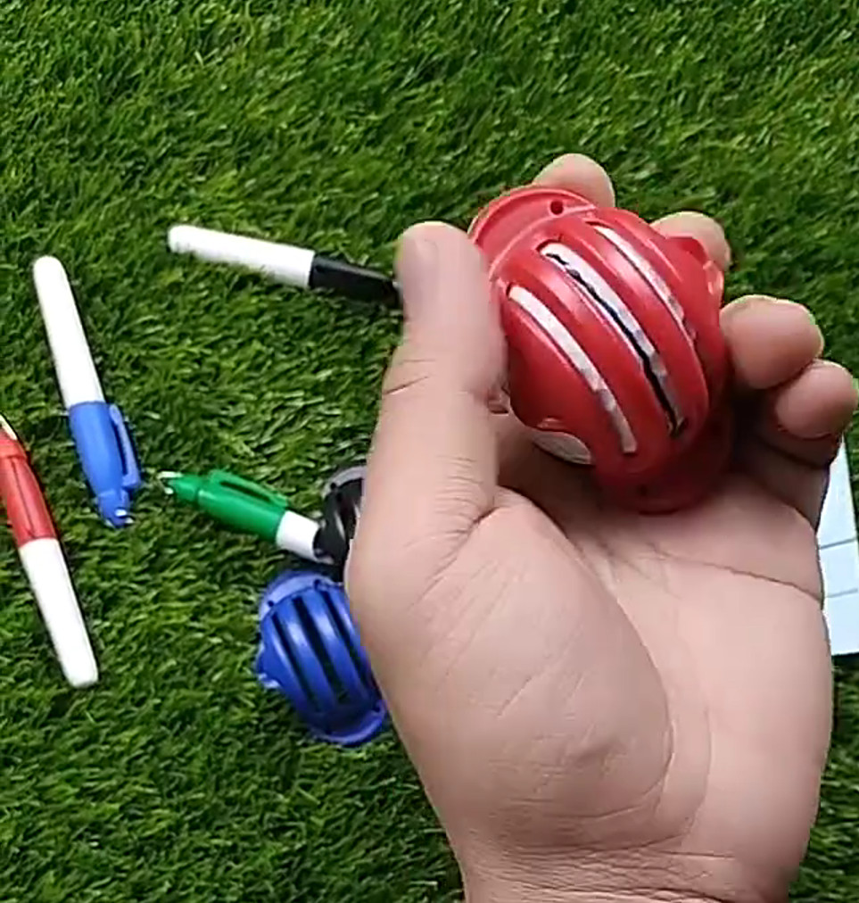 Dụng cụ kẻ line golf trên bóng nửa quả có kèm 2 bút giúp nhận biết đường bóng -Golf Ball Linening Tool