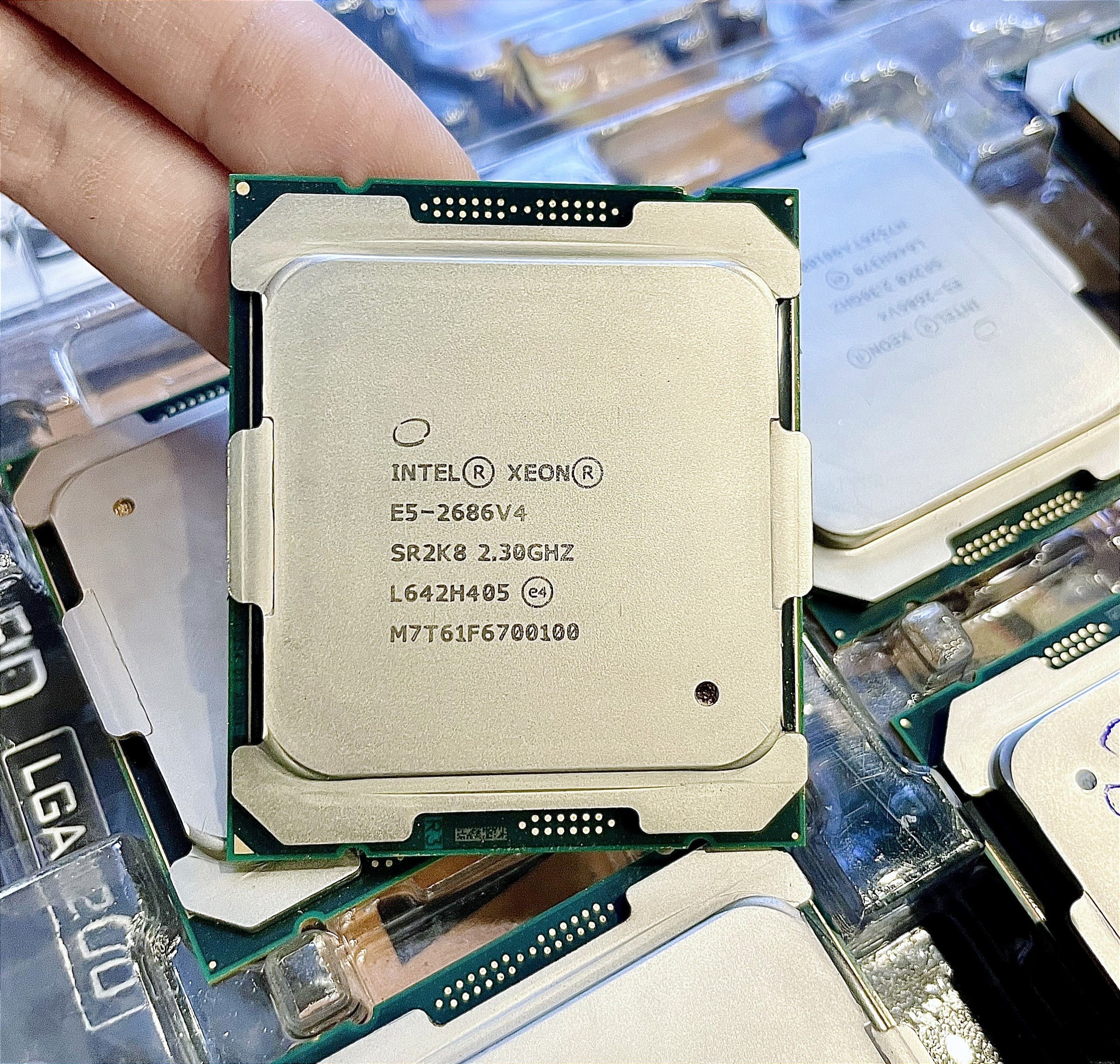Intel Xeon E5-2686 V4 SR2K8 18-Core 2.3GHz 45MB LGA 2011