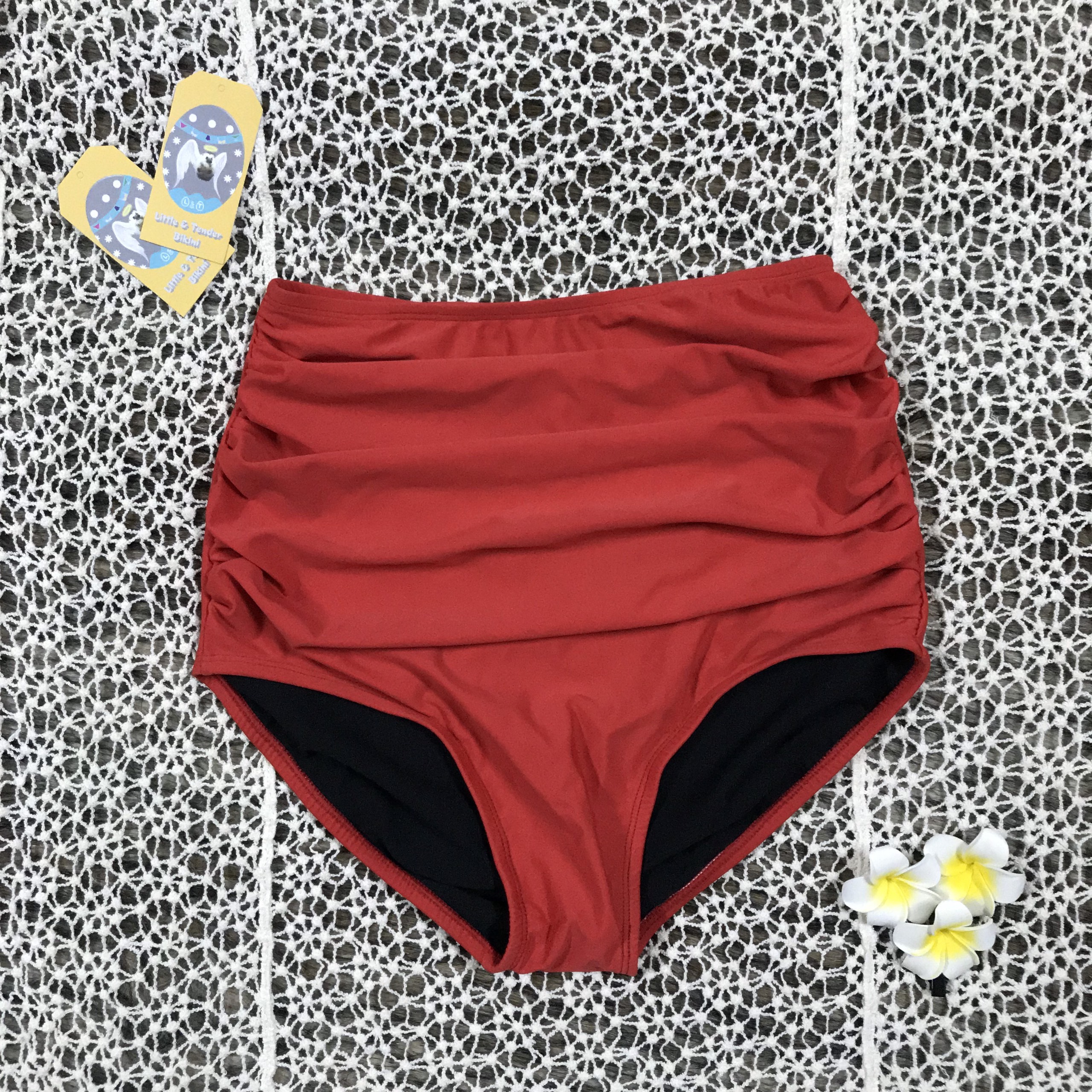 Quần bikini cạp cao