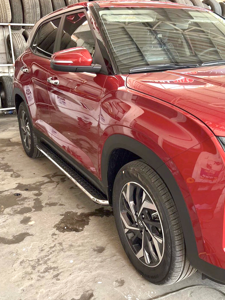 Bậc lên xuống, bệ bước chân Hyundai Creta 2022. Mẫu bậc Đúc cao cấp viền gương KN