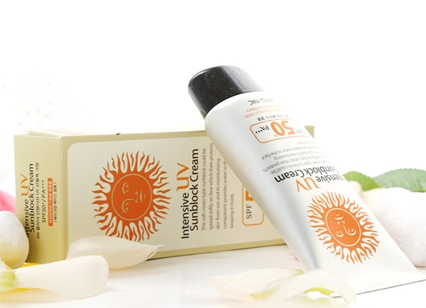 [HCM]KEM CHỐNG NẮNG INTENSIVE UV SUNBLOCK CREAM 3W CLINIC SPF 50++