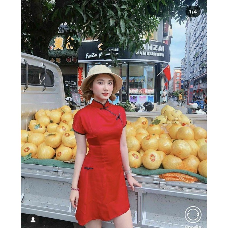 Đầm đỏ cổ tàu