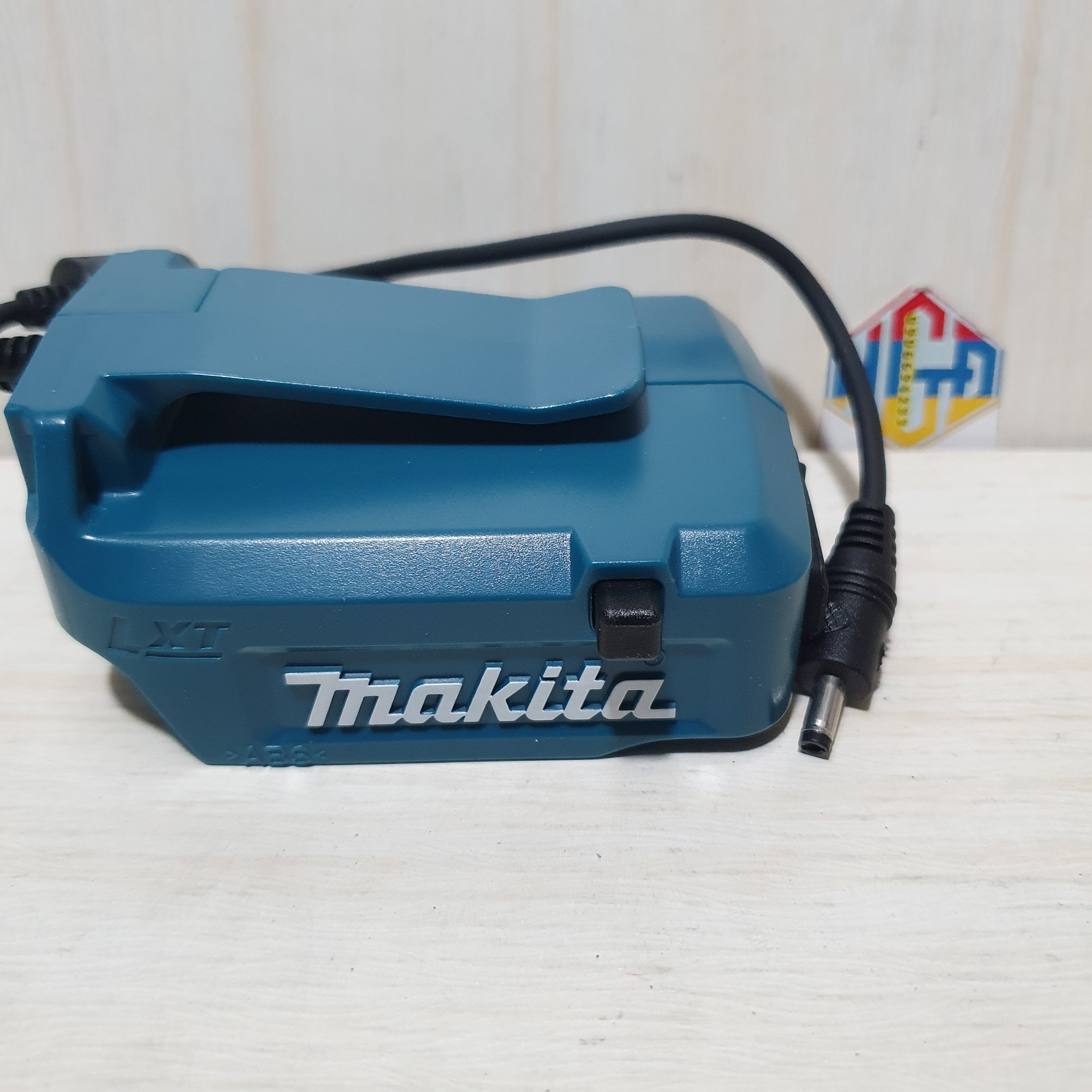 Bộ chuyển đổi pin 18V Makita thành sạc dự phòng cổng USB