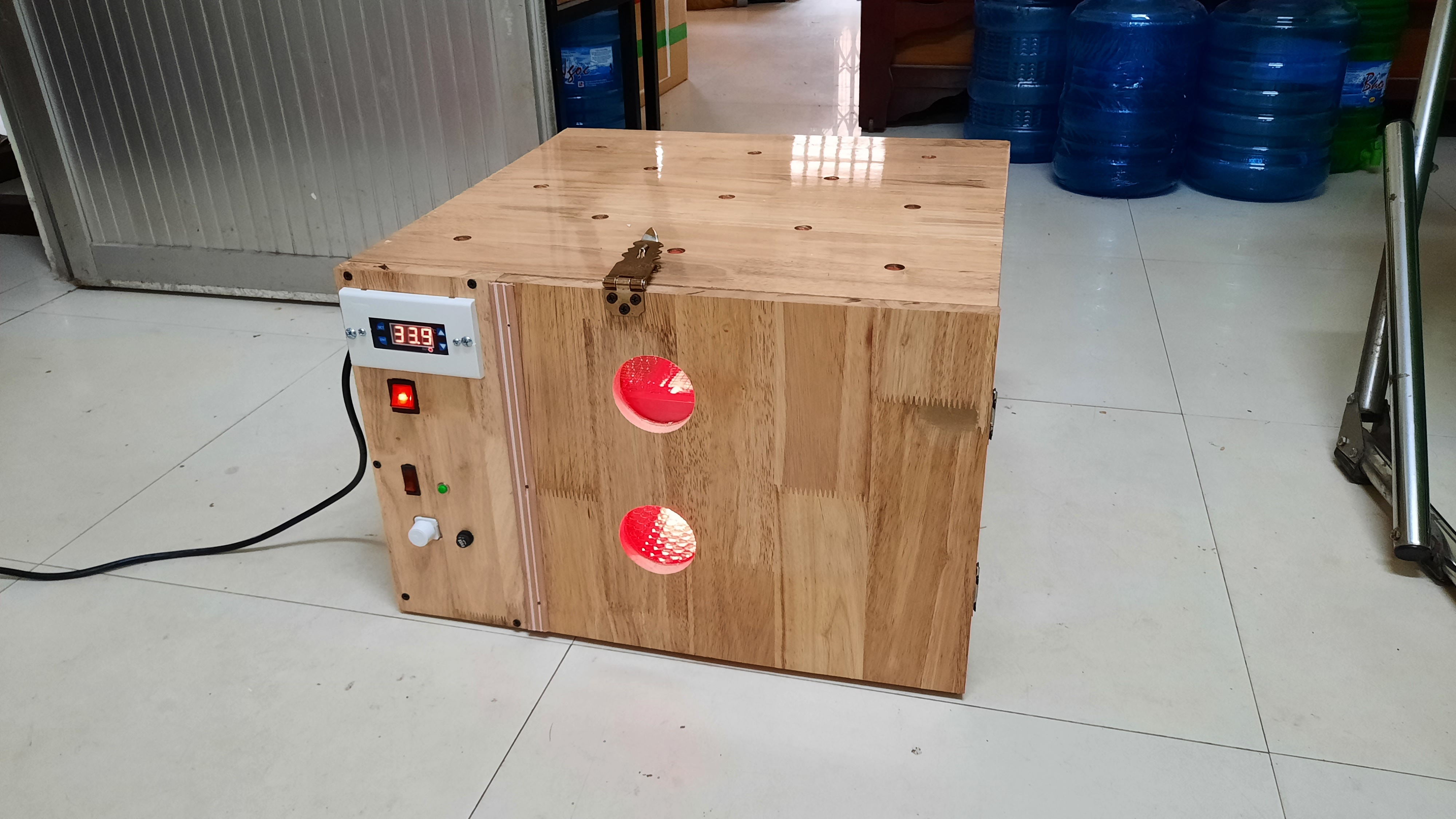 Máy ấp 50 trứng tự động thùng gổ có sơn pu