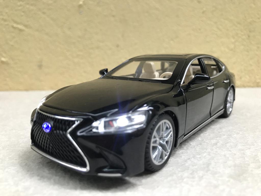 Mô hình xe ô tô lexus ls500h - 1:32
