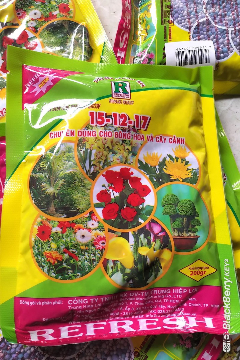 Phân bón NPK 3 màu kích thích cây phát triển chuyên dùng cho hoa, cây cảnh Refresh Gold Super 200gr