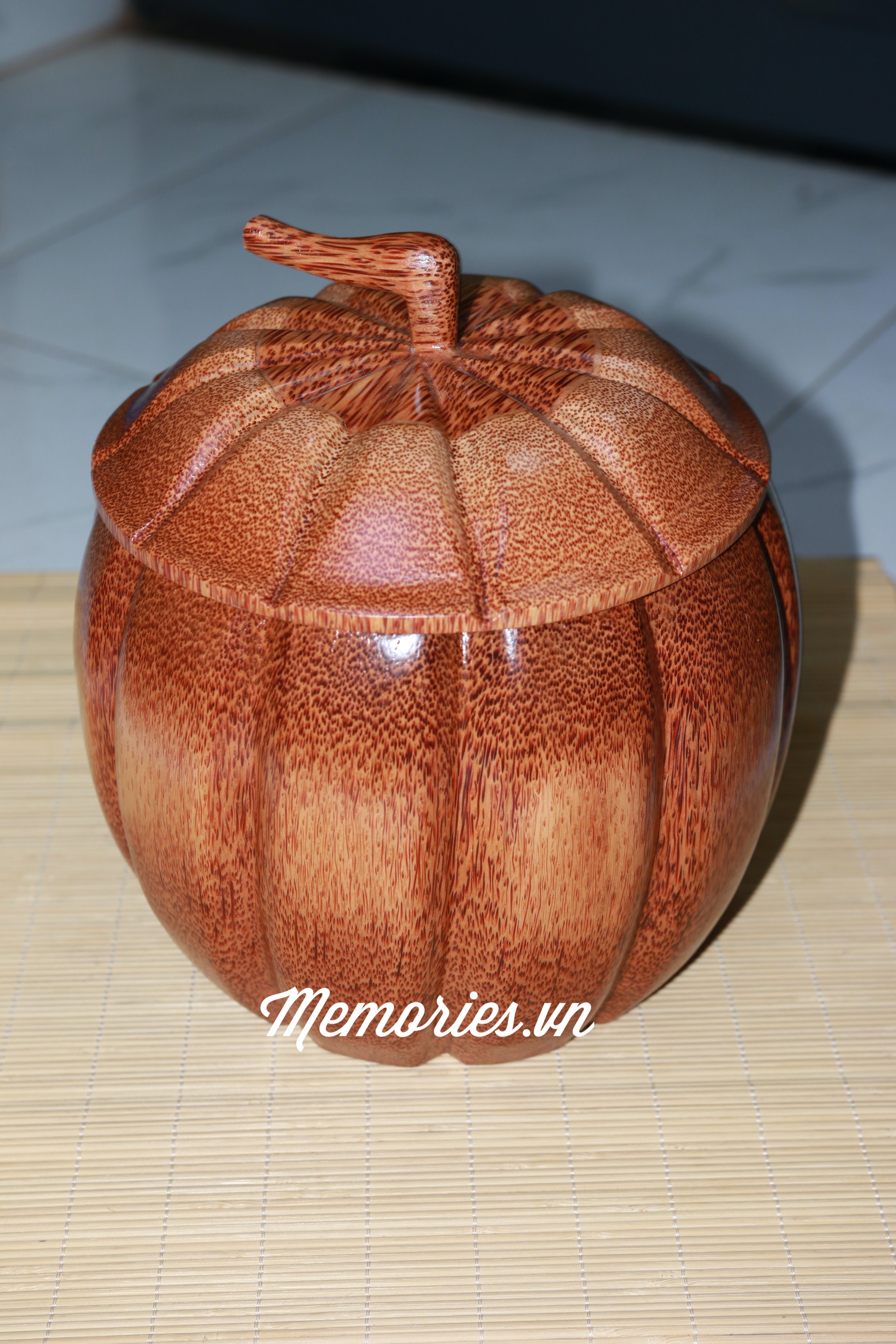 Vỏ Đựng Bình Trà Bằng Gỗ Dừa Điêu Khắc Hình Trái Bí - Quà tặng lễ Tết / trang trí handmade, crafts, arts Memories.vn