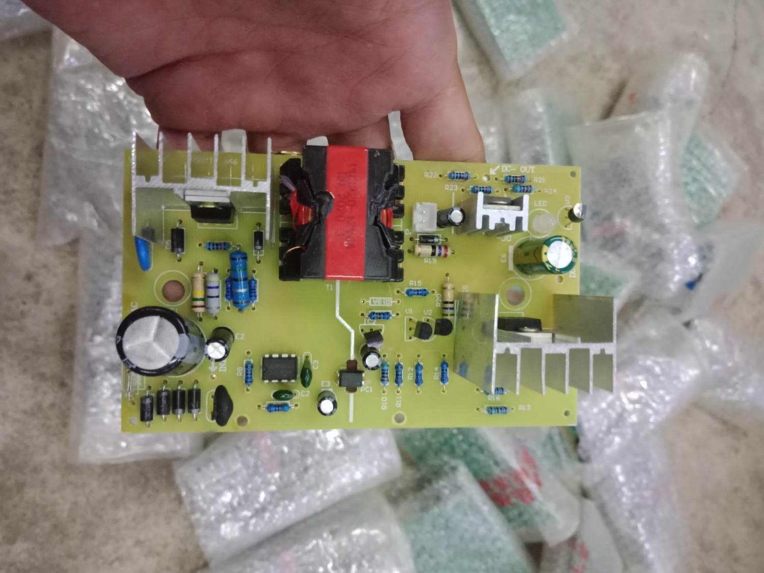 Gd mạch sạc acquy 12v 6a sạc acquy từ 0-100ah hàng cải tiến chất lượng cao