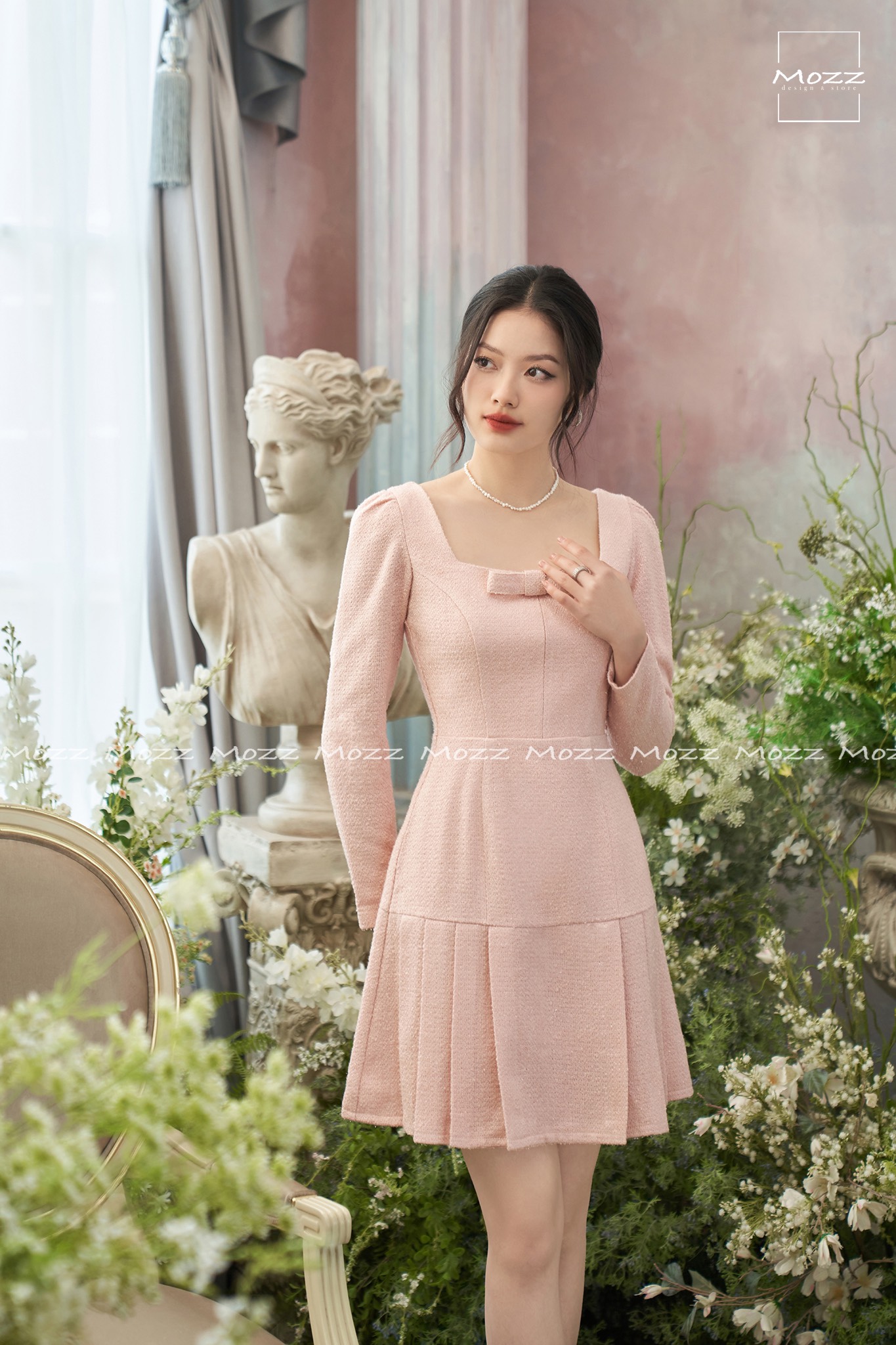 Váy hồng text ánh kim Mozz